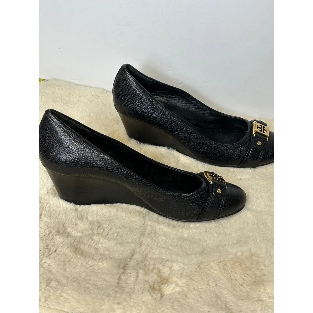 Tory Burch Black Pebbled Leather Wedge Pumps Gold Logo Buckle Womens 9.5M